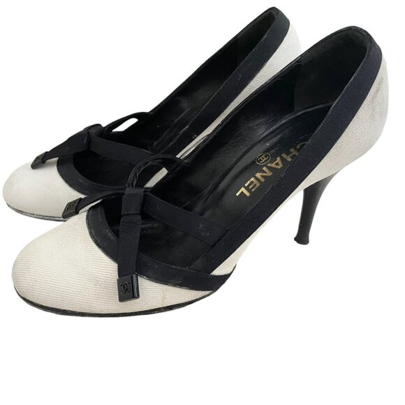 Chanel Interlocking CC Logo Grosgrain Trim Pumps - Picture 2 of 11
